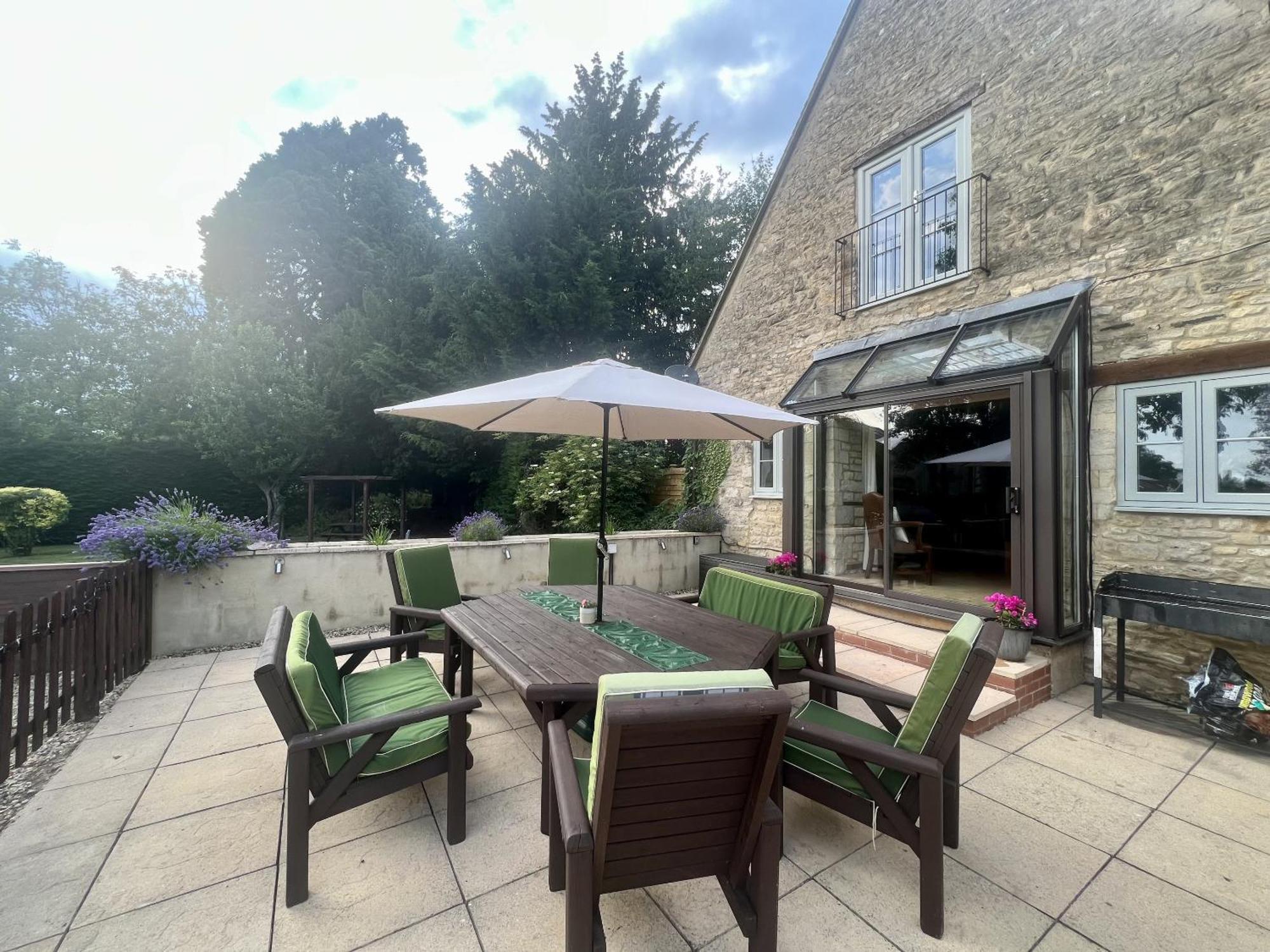 The Old Coach House Villa Witney Exterior photo