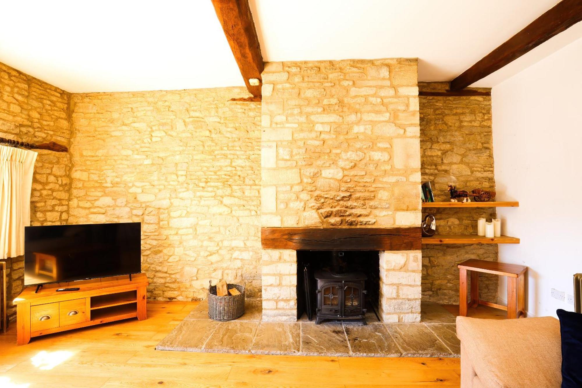 The Old Coach House Villa Witney Exterior photo